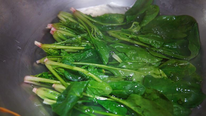 炒合菜,菠菜焯水去掉多余草酸,过冷水