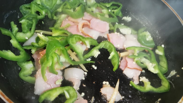 培根炒蛋,加入辣椒🌶️