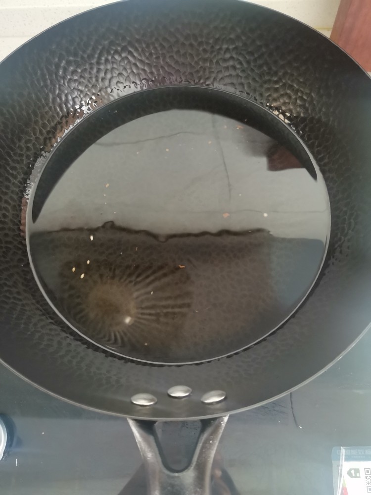 脆皮年糕,皮锅多加一些油,油温6层热下年糕