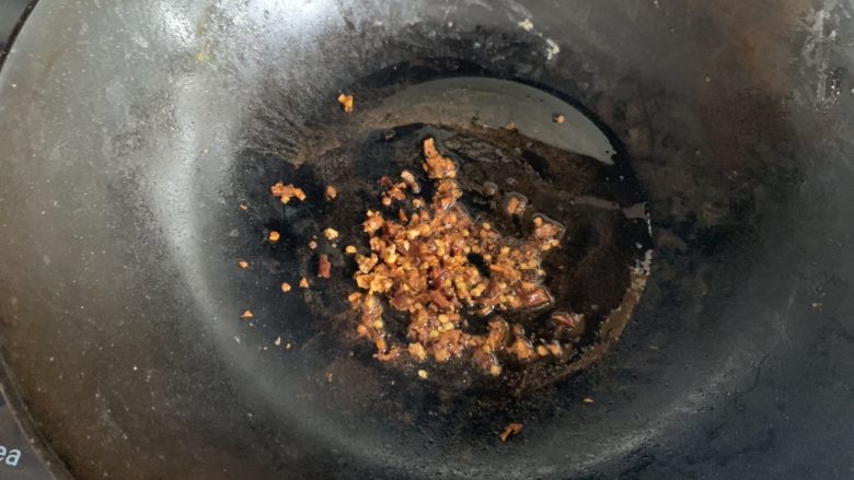 青椒炒洋葱,干辣椒下锅,炒出辣香味