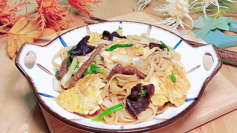 鸡蛋炒河粉,好吃到光盘哟!