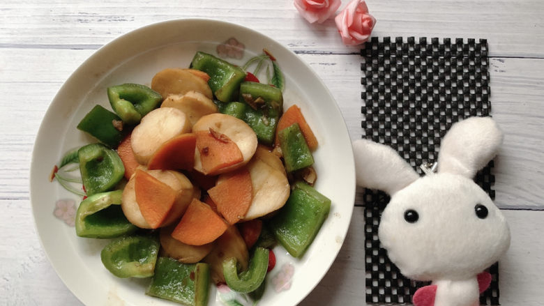 青椒炒杏鲍菇,有素鲍鱼之称的杏鲍菇,味鲜又附咀嚼感