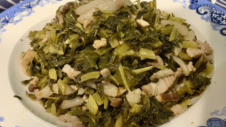 雪菜炒肉丝,咸鲜可口,下泡饭,就馒头都非常好吃