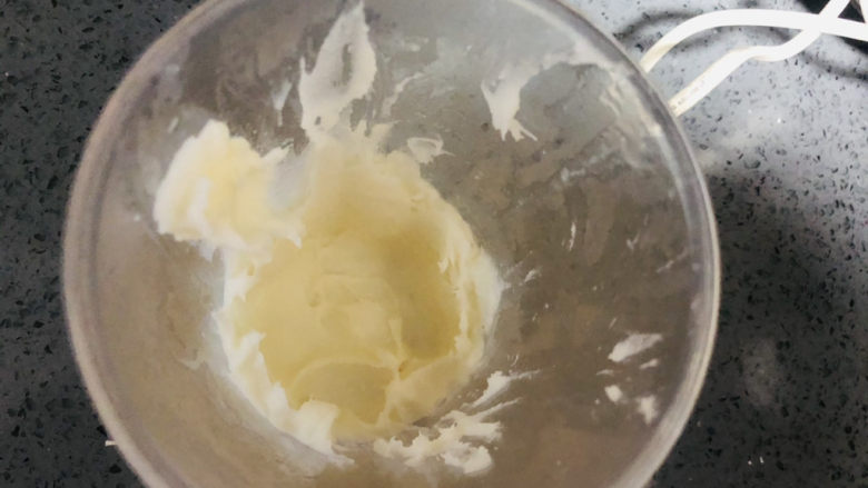 软糯香甜的山药饼,宝宝都喜欢,蒸熟的山药用料理机打成泥状。