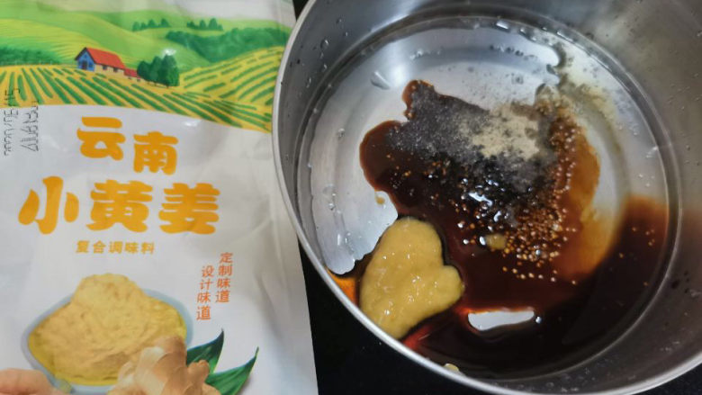 脆皮年糕,生抽,姜汁,胡椒粉,料酒,糖调匀腌肉末