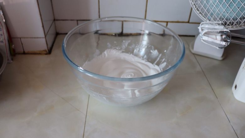 自制奶油,蛋白打至十分发^o^