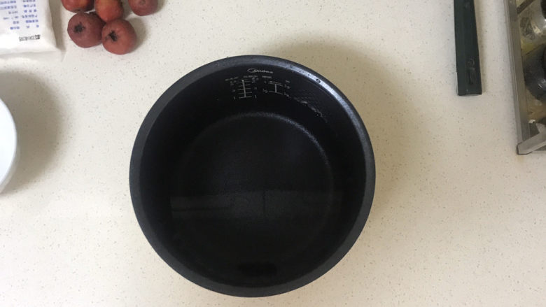糖葫芦,拿一个大盆,倒入自来水