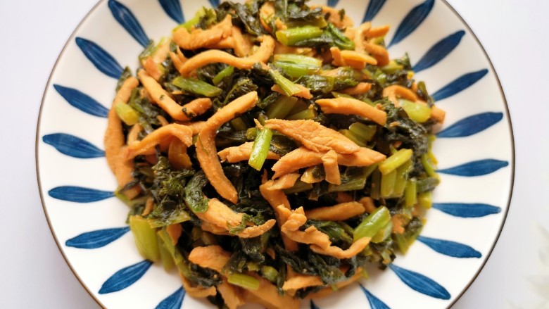 雪菜炒肉丝,开饭啦!