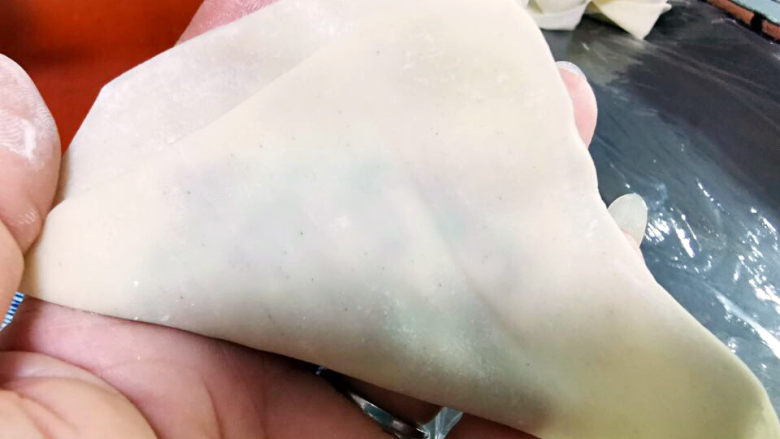 官帽馄饨,馄饨皮对折