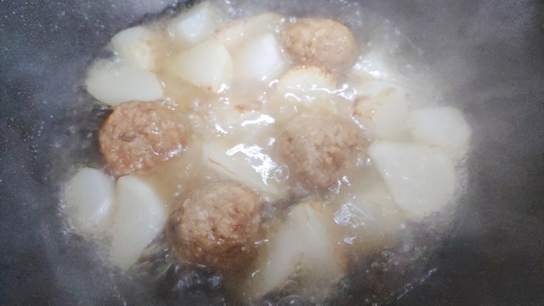 红烧萝卜,水量不要没过食材,和图片中那么多就差不多了