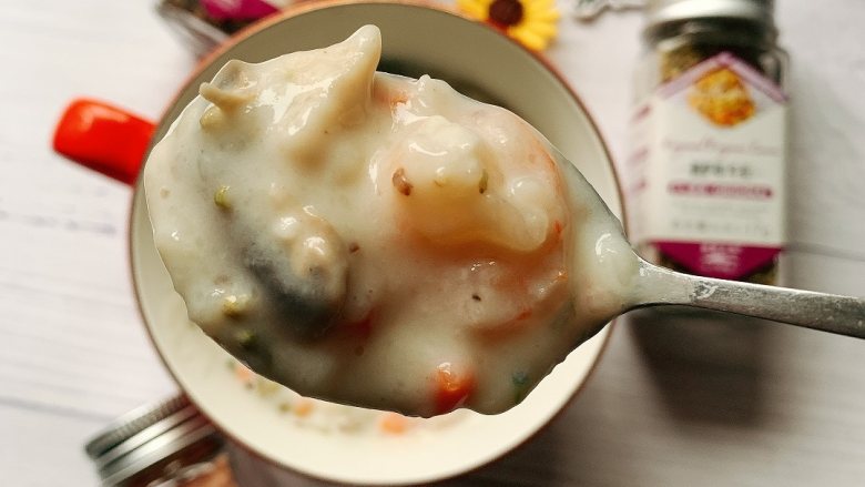 奶油蘑菇浓汤,牛奶代替奶油~放心喝嘿!
