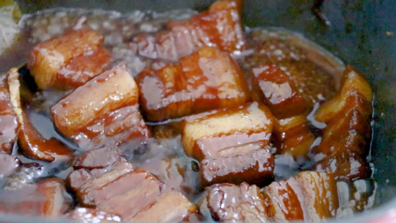 啤酒红烧肉,小火微煮到软烂即可(40-60分钟)