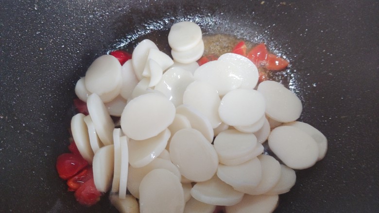 鸡蛋炒年糕,加入年糕