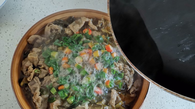 酸菜肥牛,用热油泼几下,激出香味