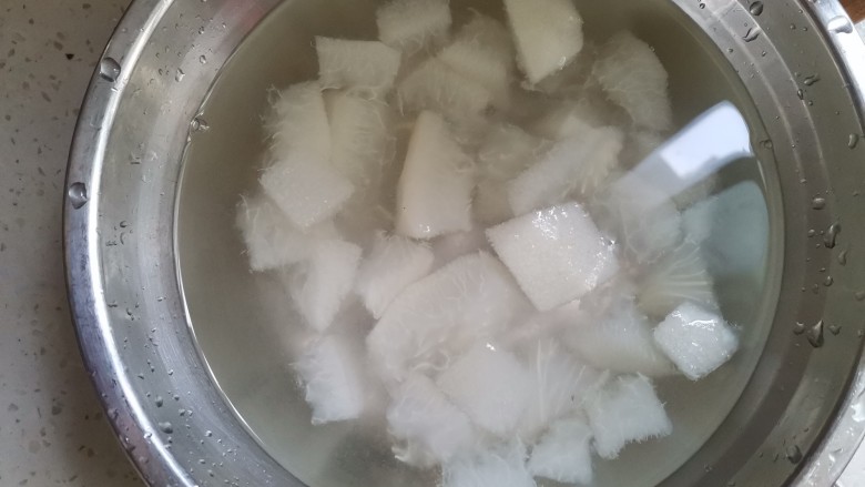 柚子糖,再继续洗,大概反复洗5次,洗到水变清就可以了