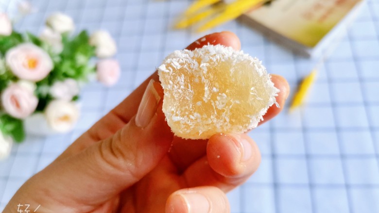 柚子糖,咬一口,软糯香甜,柚子的清香中带着甘甜,还伴有椰奶香味!