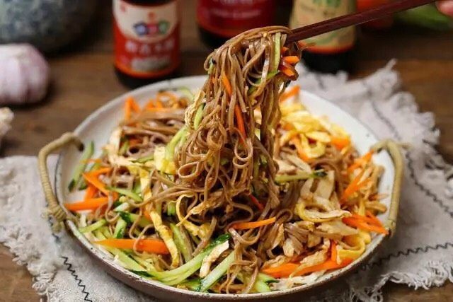 酸辣荞麦面,饱腹感强不怕长肉哟!