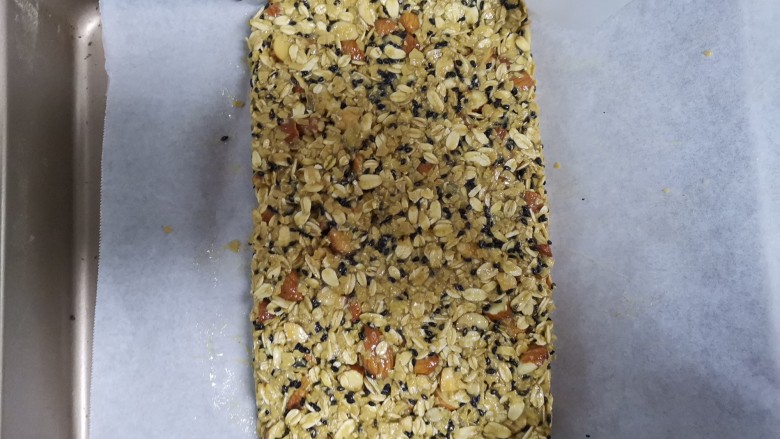 燕麦棒,移到烤盘中间