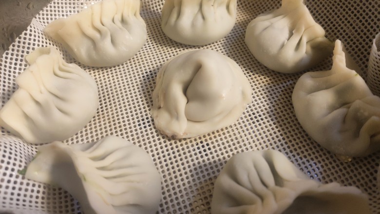 饺子,蒸,是我认为饺子最佳的吃法,用厨房小电器蒸也非常方便