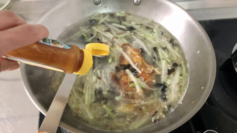 萝卜丝汤➕虾米煎蛋萝卜丝汤,一茶匙太太乐鸡汁,如果家里有浓汤宝可以放小半块代替