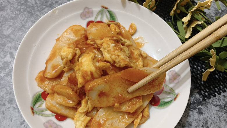 鸡蛋炒年糕,简单又美味的一份主食!