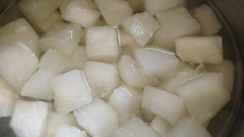 柚子糖,过几遍清水,直到水清澈。