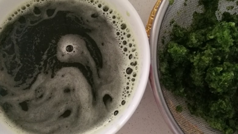 素三鲜柳叶包,过筛取一碗半黄瓜皮汁,很清香的。