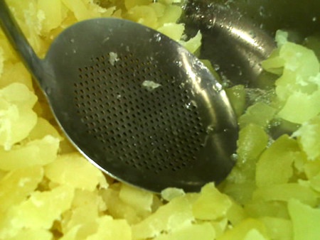 柚子糖,水分越来越少,转小火,继续将水分挤尽