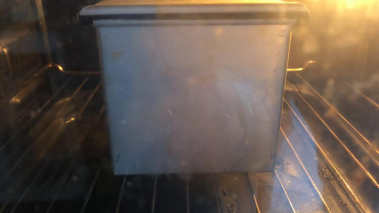 紫米水立方,烤箱预热170度,烤约40分钟左右。