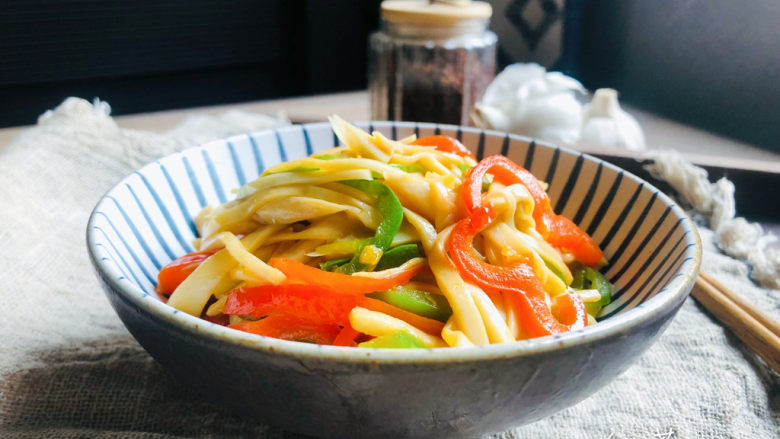 比肉还好吃的青椒杏鲍菇,咸鲜入味,超级下饭!