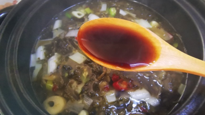 酸菜肥牛,然后调味,加适量<a style='color:red;display:inline-block;' href='/shicai/ 721'>蚝油</a>