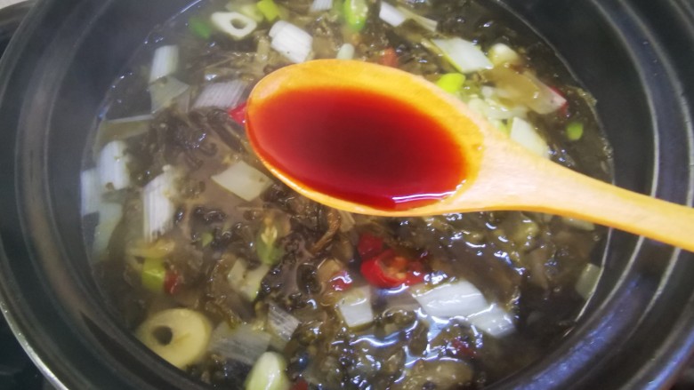 酸菜肥牛,适量<a style='color:red;display:inline-block;' href='/shicai/ 788'>生抽</a>