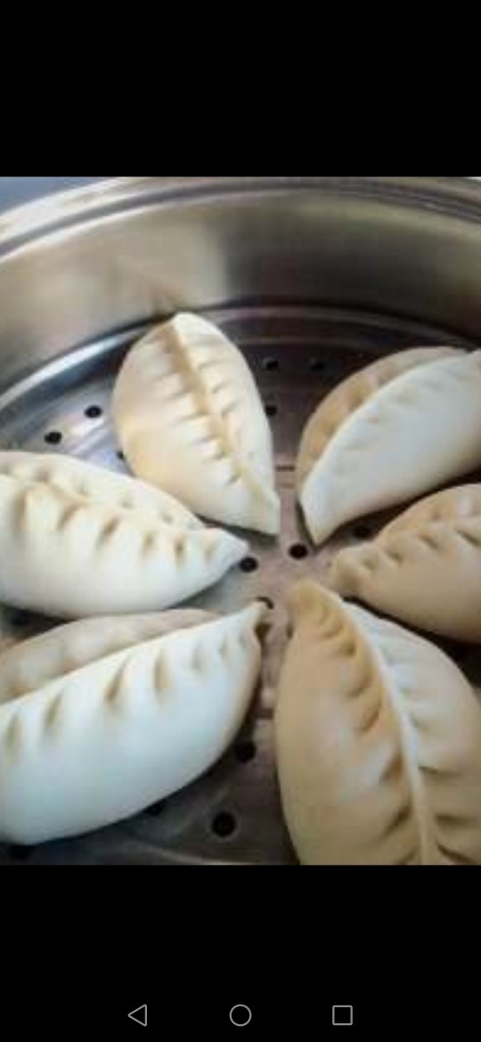 娃娃菜柳叶肉包,冷水上锅蒸水开蒸20分,焖5分出锅