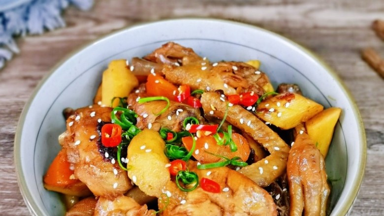 鸡肉炖土豆,简单美味家常菜,巨好吃。