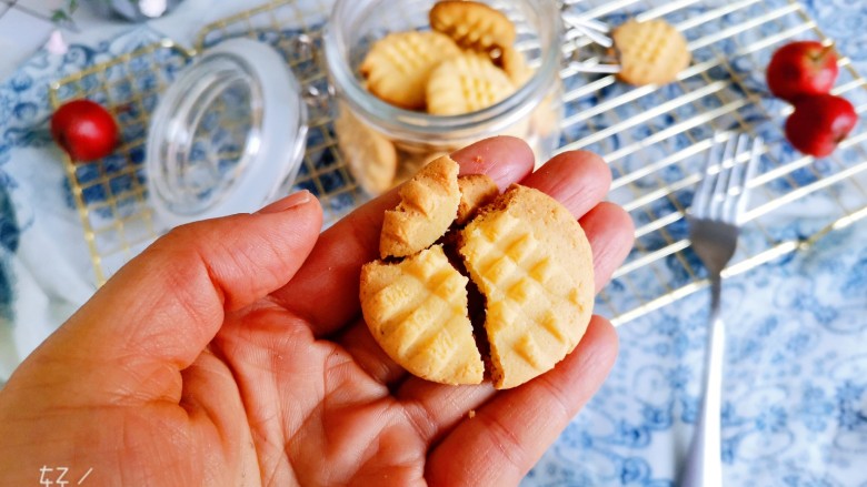 粗粮玉米面饼干（消耗玉米面）,非常酥脆，手一按就碎了