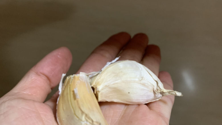 清炒四季豆,准备两瓣蒜