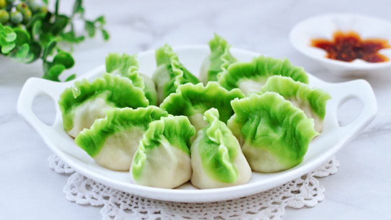 海蛎子肉丁萝卜饺子,鲜掉眉毛的海蛎子肉丁萝卜饺子出锅咯。