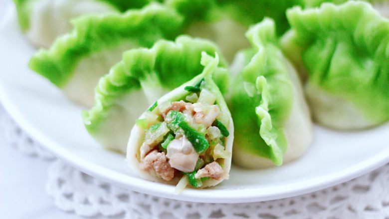海蛎子肉丁萝卜饺子,鲜香味浓郁,吃上一口超级满足。