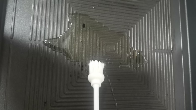 糯米爆浆芝士饼,电饼铛180度预热,刷薄油