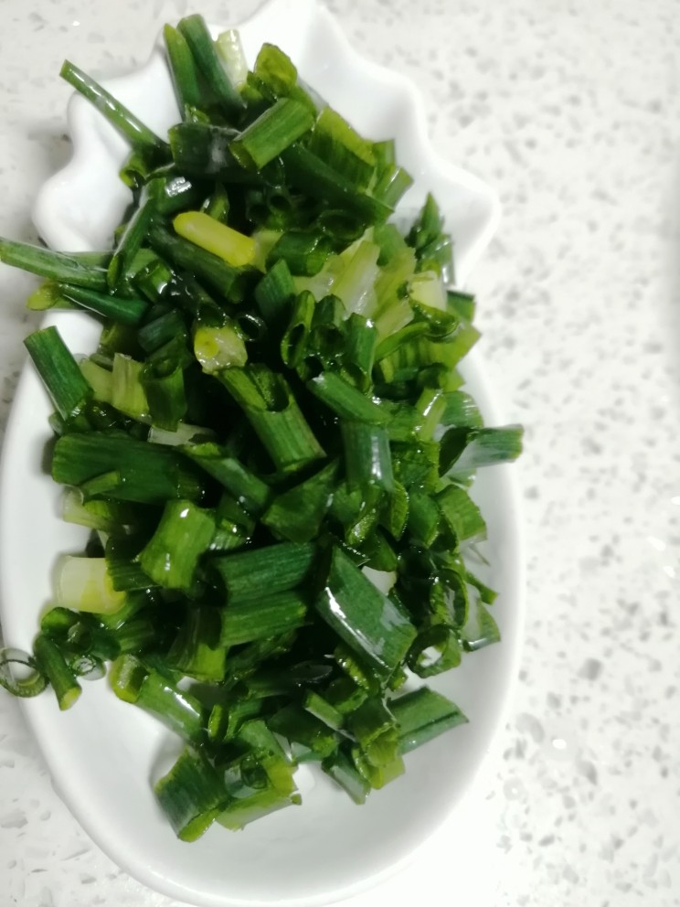 红烧米豆腐,<a style='color:red;display:inline-block;' href='/shicai/ 3250'>葱</a>洗干净切好备用