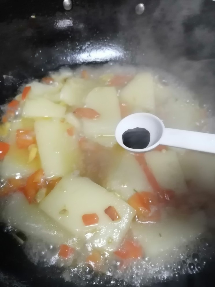 红烧米豆腐,加适量酿造酱油。