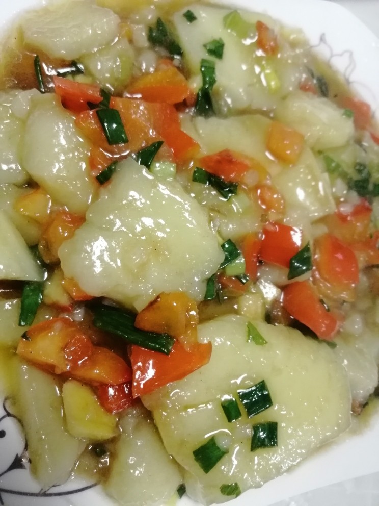 红烧米豆腐,盛盘。