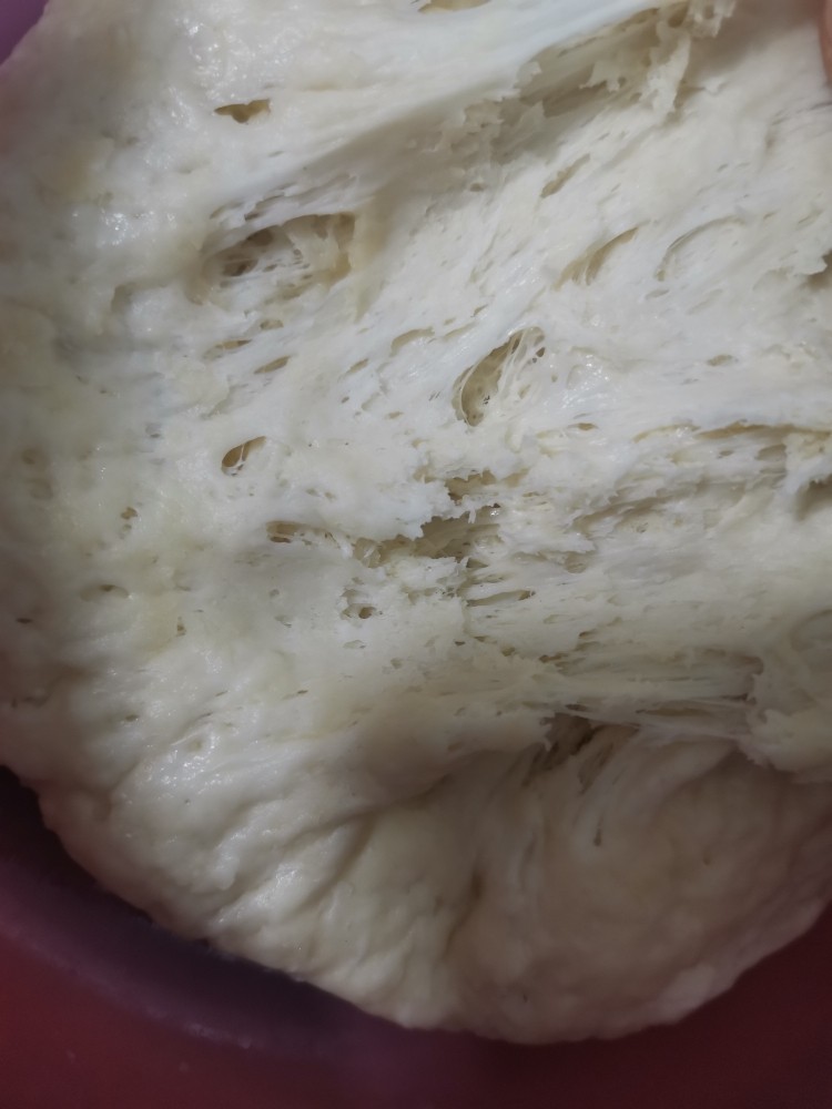 炸油饼,醒发到两倍大,发好的面成大蜂窝状