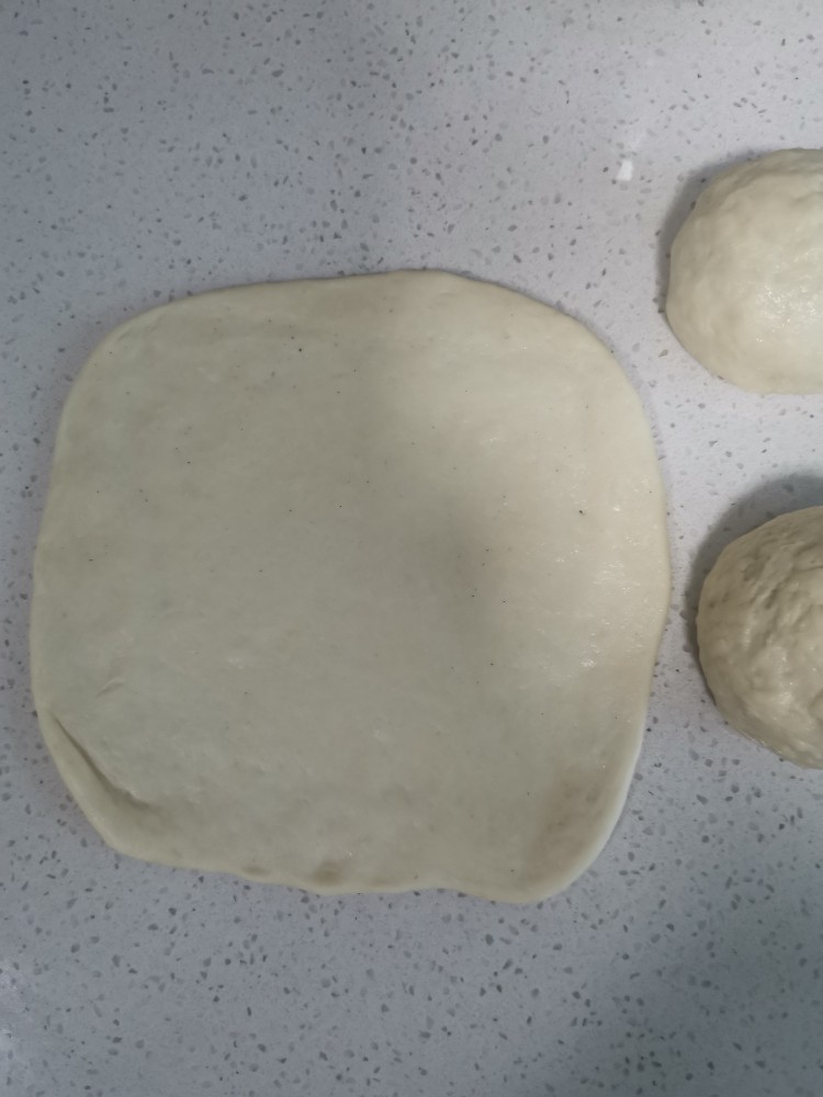 炸油饼,擀成小圆饼