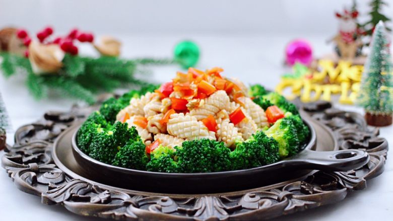 鱿鱼卷拌西兰花,多吃也不怕长肉肉,过节必备的小凉菜,每次上桌就秒光。