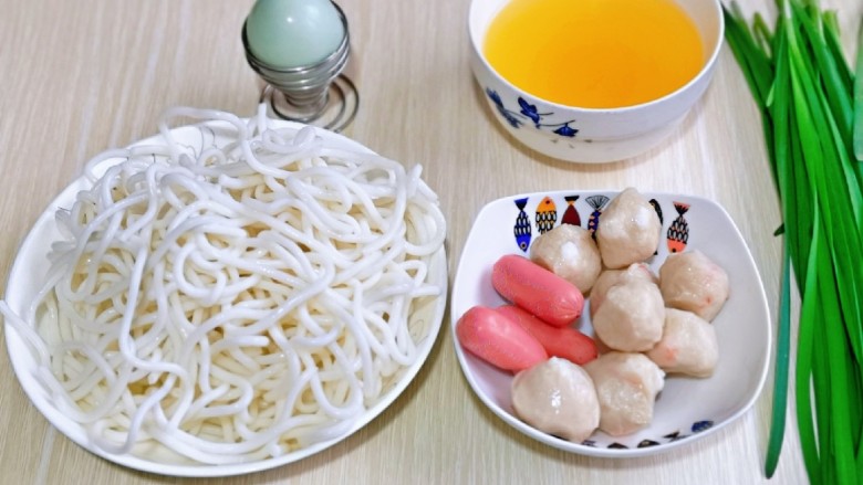 三鲜米线,准备食材。