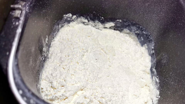 蜂蜜小面包,开动揉发键,大约一个半小时