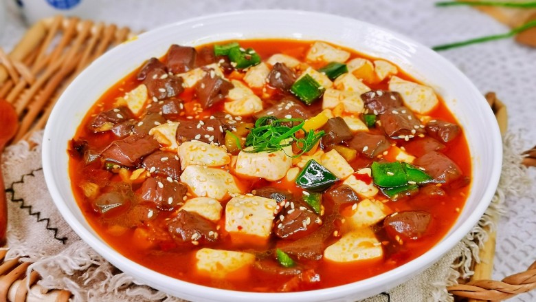 香辣鸭血,简单快手,香辣下饭。