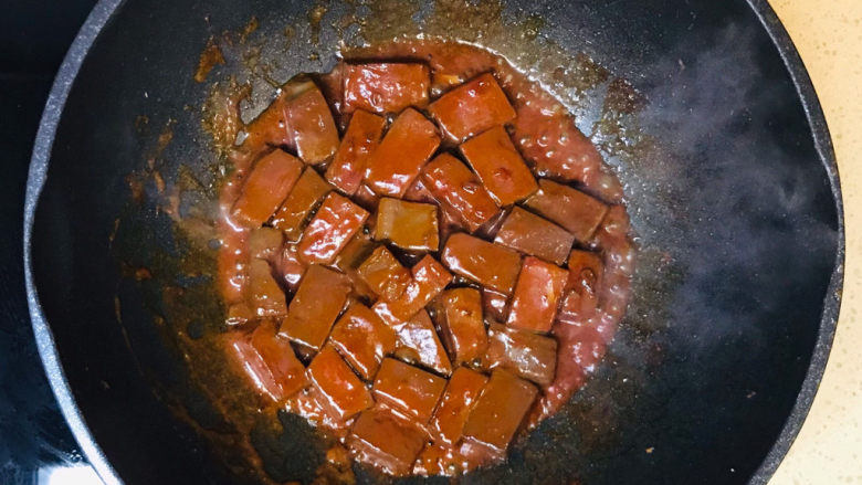 香辣鸭血,翻炒入味