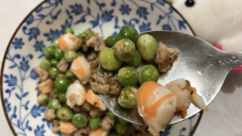 肉末青豆,看上去平平,搭配主食什么的很不错呢~